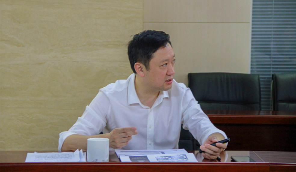 杜巖岫同志參加支部活動，為黨員講授黨課