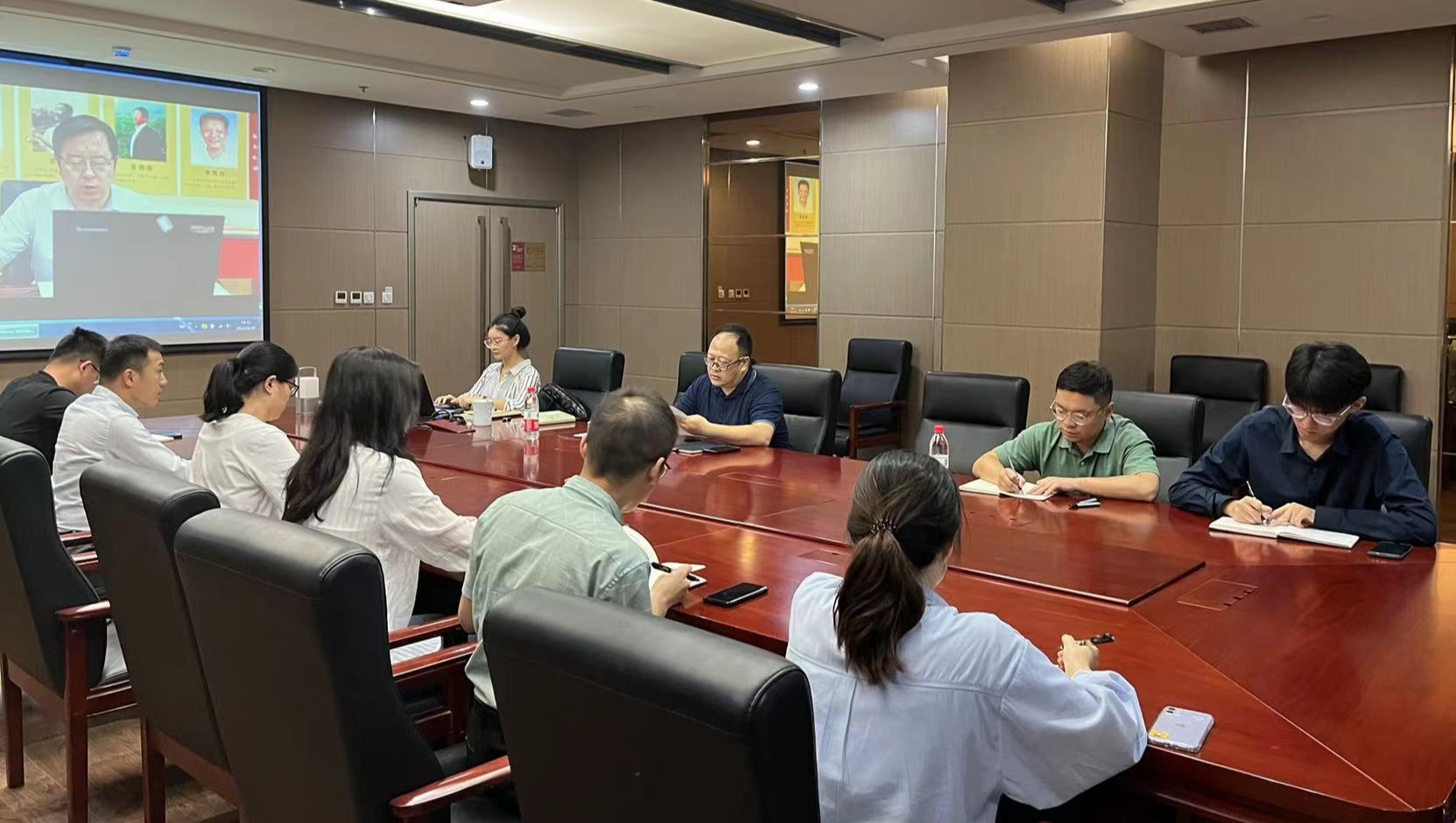 恒信資本黨支部開展政治理論學(xué)習討論會暨8月警示教育主題黨日活動