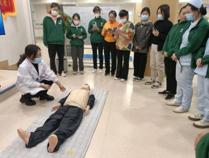 “救”在身邊！共筑服務安全——頤信養(yǎng)老舉辦急救技能培訓