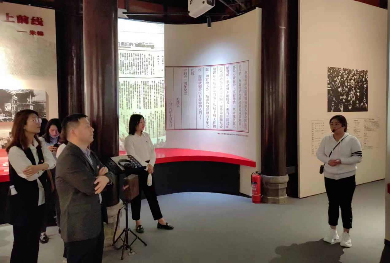 “重溫紅色歲月，弘揚革命精神” ——人力資源中心支部暨投資管理部黨支部主題聯(lián)合黨日活動